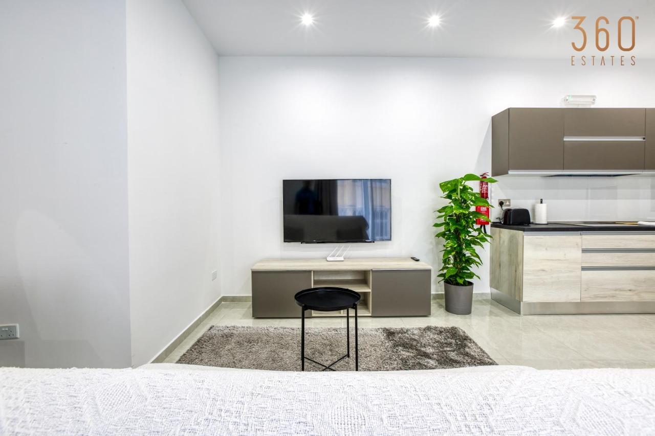 A Lovely 1Br Home With Balcony Just Off The Coast By 360 Estates Saint Julian's Екстер'єр фото