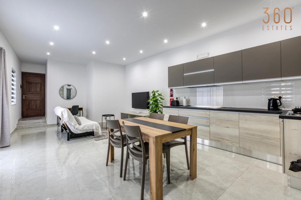 A Lovely 1Br Home With Balcony Just Off The Coast By 360 Estates Saint Julian's Екстер'єр фото