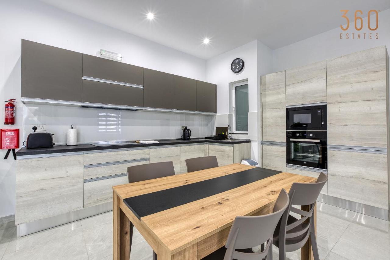 A Lovely 1Br Home With Balcony Just Off The Coast By 360 Estates Saint Julian's Екстер'єр фото