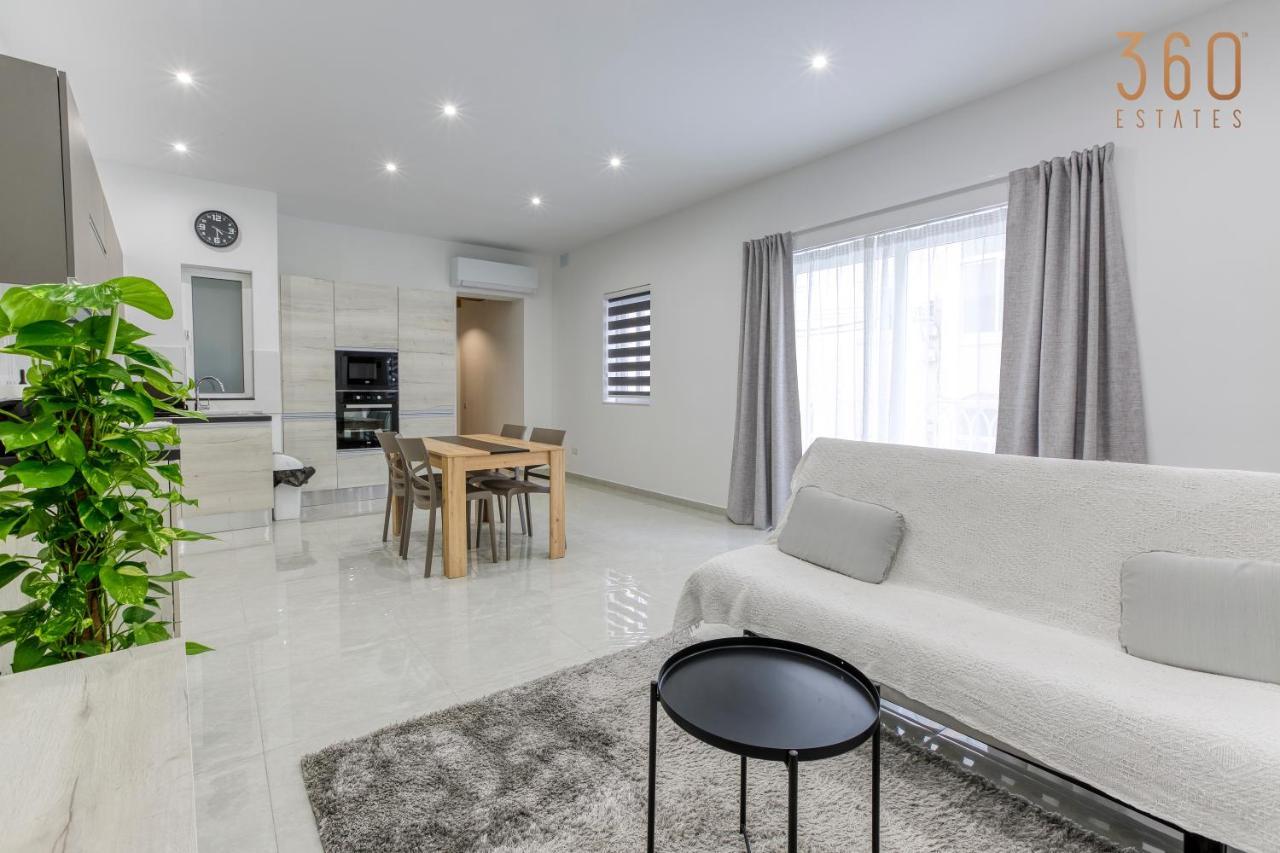 A Lovely 1Br Home With Balcony Just Off The Coast By 360 Estates Saint Julian's Екстер'єр фото