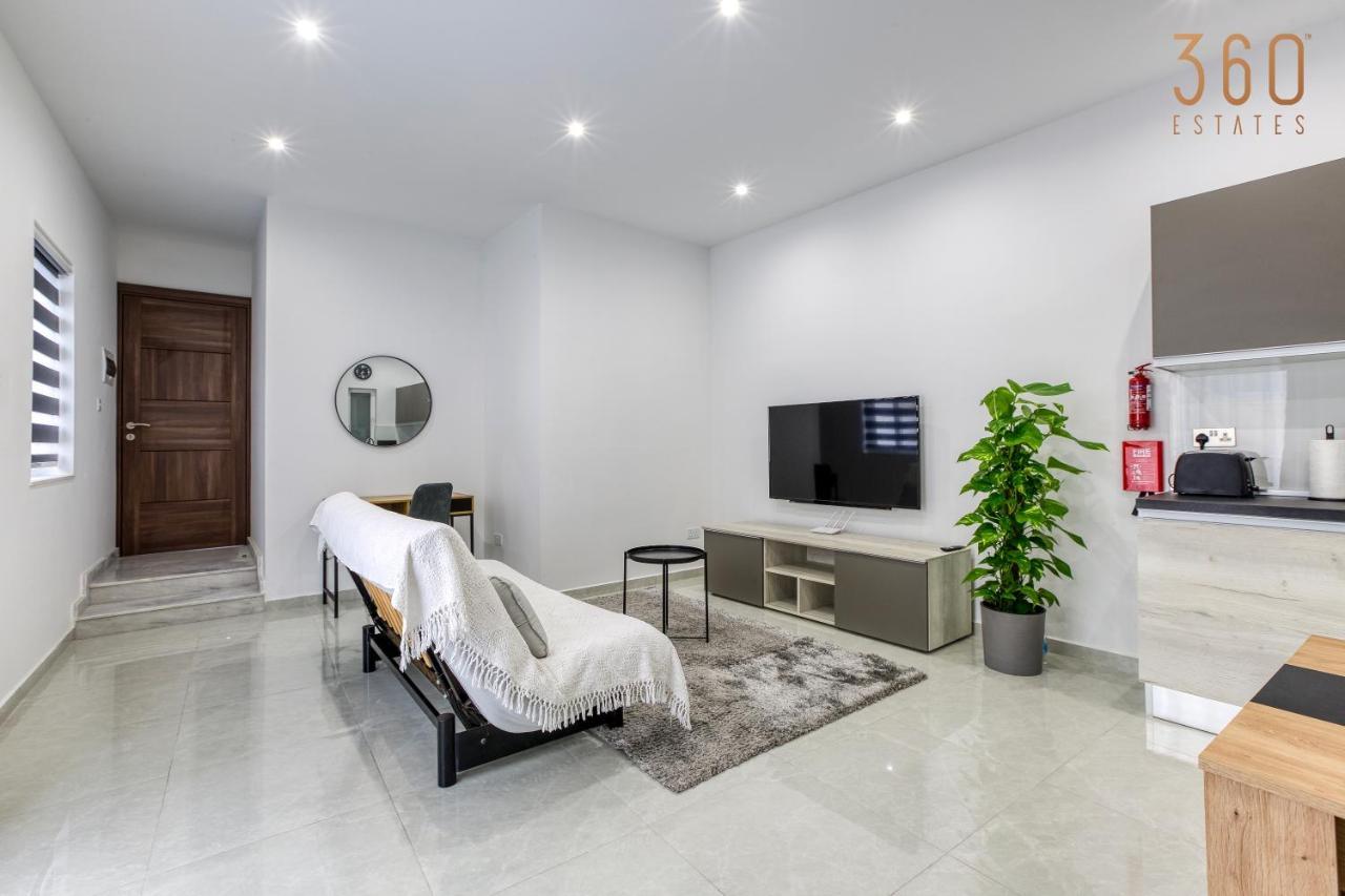 A Lovely 1Br Home With Balcony Just Off The Coast By 360 Estates Saint Julian's Екстер'єр фото