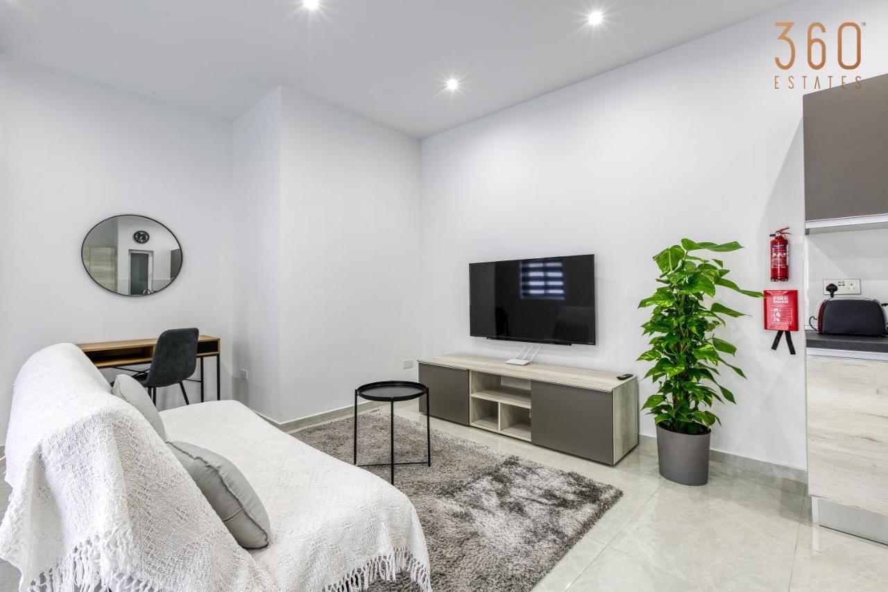 A Lovely 1Br Home With Balcony Just Off The Coast By 360 Estates Saint Julian's Екстер'єр фото